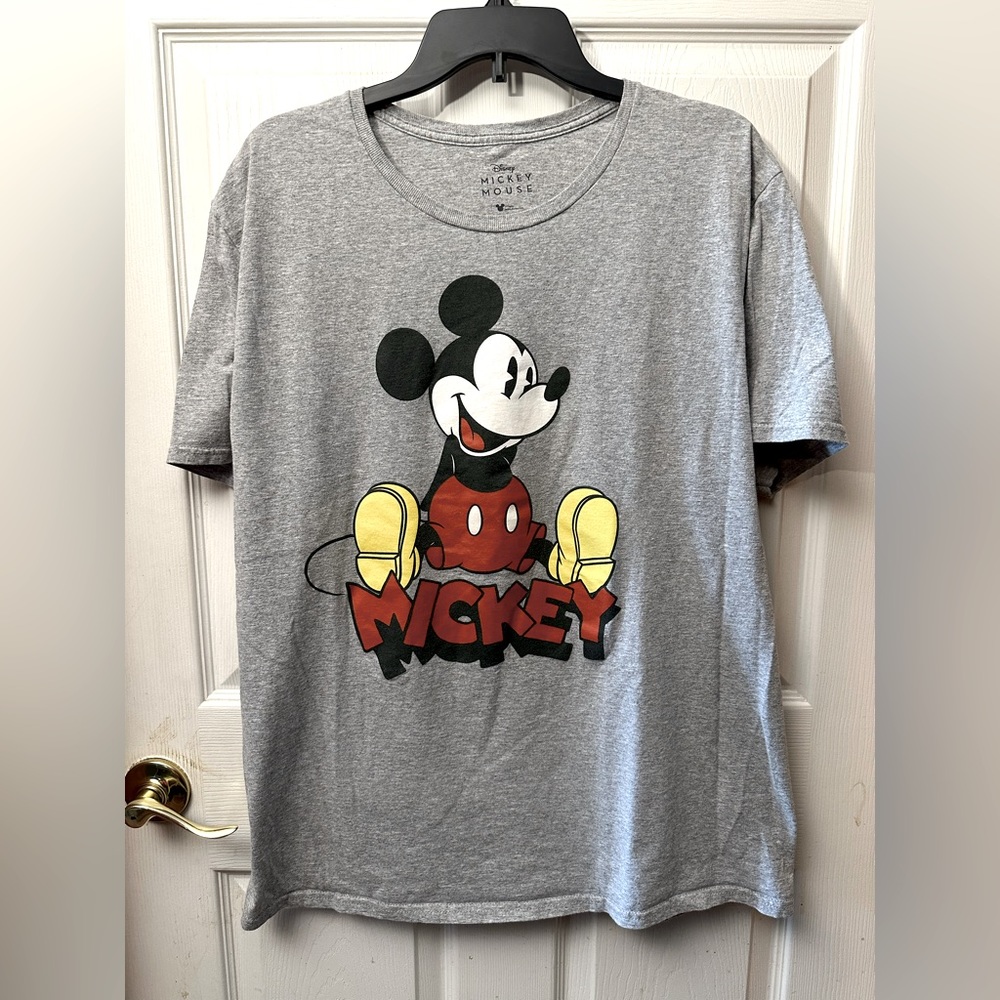 Disney Mickey Mouse T-shirt Size XL ✨